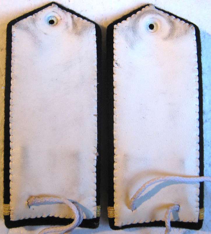 OLD S.A. NAVY ENSIGN'S HARD TIE ON SHOULDER STRAPS WITH LUREX LIONS AND GOLD LACE GOOD USED COND