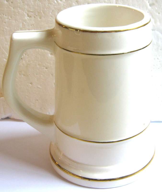 3 LOCATING BATTERY BEER MUG IN GOOD CONDITION