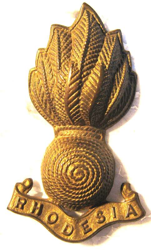 SOUTHERN RHODESIA ARTILLERY BRASS CAP AND BERET BADGE WORN 1948-1980 IN UNUSED CONDITION