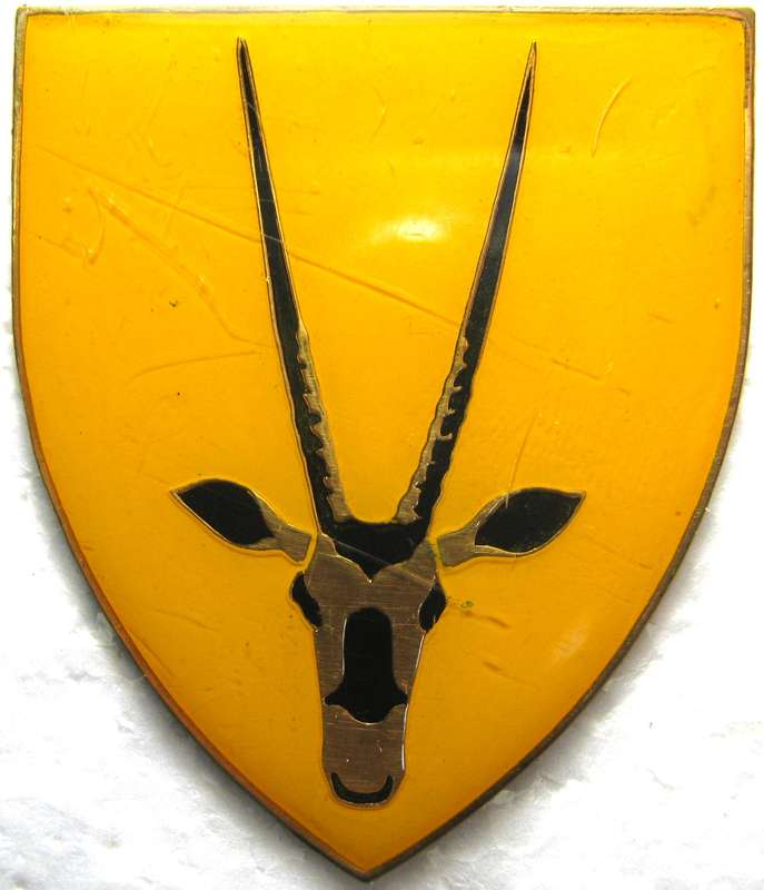 8 S.A.I SHOULDER FLASH WITH 2 PINS OTHERWISE GOOD CONDITION