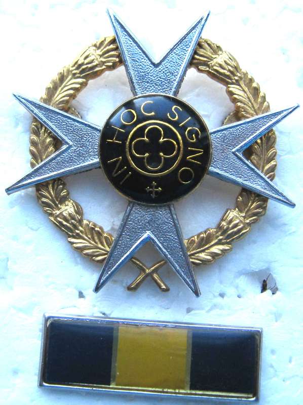 SADF CHAPLAIN BERET BADGE WITH BALKIE WITH LUGS AND PINS IN VERY GOOD CONDITION