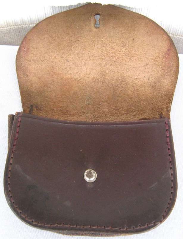 OLD LEATHER HANDCUFF POUCH  IN VERY GOOD CONDITION