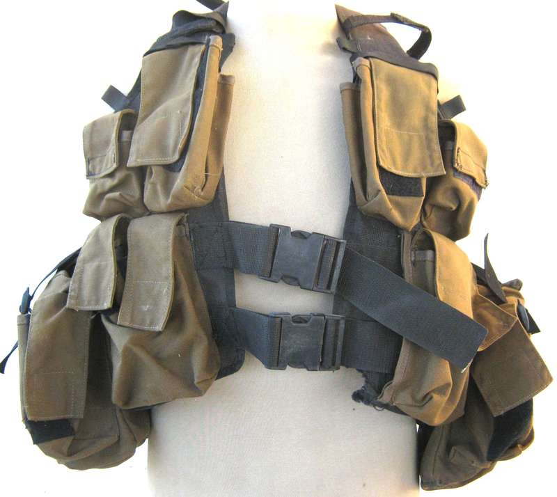 SADF 83 PATTERN BATTLE JACKET WITH WATER BOTTLE ONE ZIP AT BACK NOT WORKING OTHERWISE ALL LOOKS GOOD