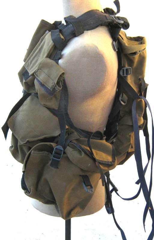 SADF 83 PATTERN BATTLE JACKET WITH WATER BOTTLE ONE ZIP AT BACK NOT WORKING OTHERWISE ALL LOOKS GOOD
