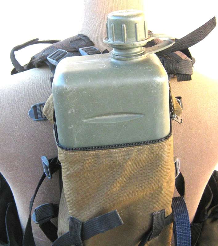 SADF 83 PATTERN BATTLE JACKET WITH WATER BOTTLE ONE ZIP AT BACK NOT WORKING OTHERWISE ALL LOOKS GOOD