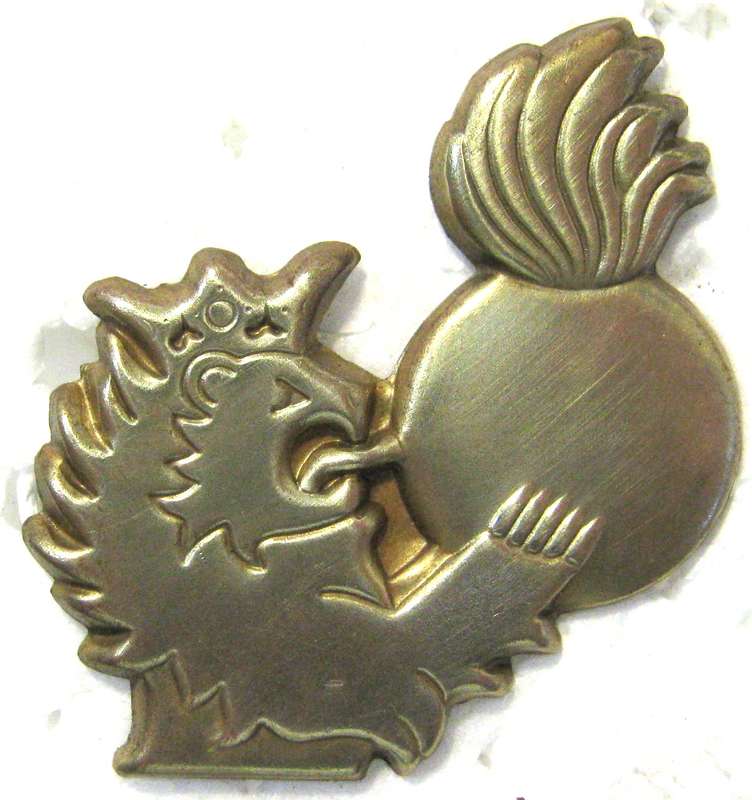 WW2 FINLAND ARTILLERY REGIMENT (SATAKUNTA) SHOULDER STRAP BADGE WITH PINS IN GOOD CONDITION