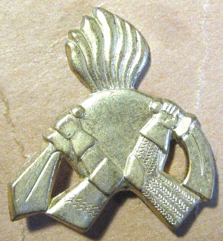 WW2 FINLAND  KARELIEN ARTILLERY REGIMENT IN VEKARANJARVI SHOULDER STRAP BADGE  + PINS GOOD CONDITION