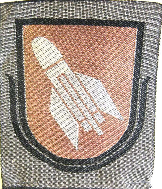 WW2 FINLAND MILITARY MISSILE LAUNCHER CLOTH BADGE IN UNUSED CONDITION