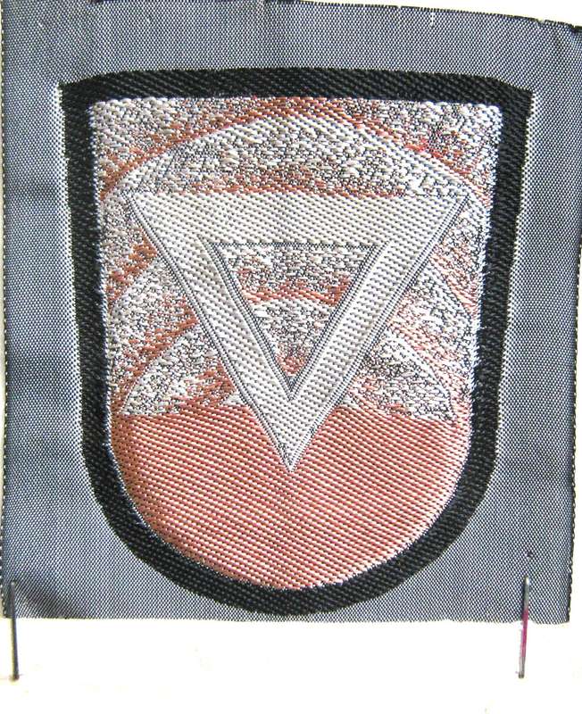 WW2 FINLAND ORIGINAL MILITARY SOUND AND LIGHT MEASUREMENTS CLOTH BADGE IN UNUSED CONDITION