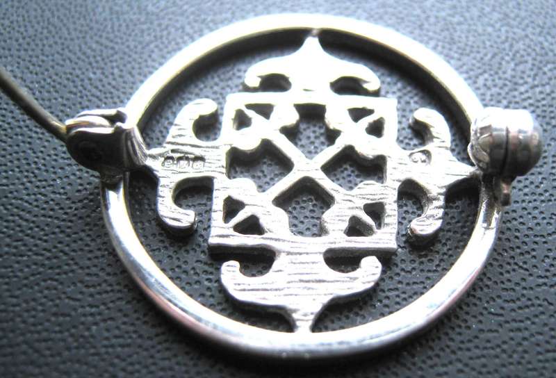 SOLID SILVER HALLMARKED EDENBURGH "ORTAK" ST MAGNUS CROSS BOXED BROOCH 4 GRAMS TOTAL WEIGHT