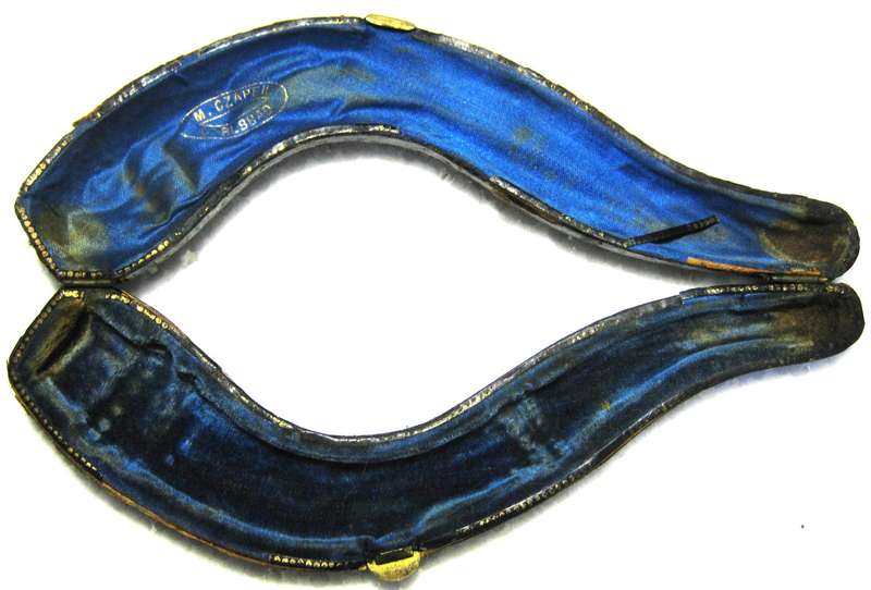 VINTAGE MEERSCHAUM PIPE CASE IN GOOD USED CONDITION - 18 CM LONG