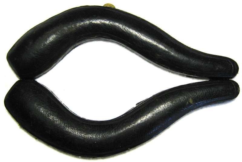 VINTAGE MEERSCHAUM PIPE CASE IN GOOD USED CONDITION - 18 CM LONG