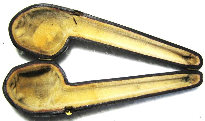 VINTAGE PIPE CASE IN GOOD USED CONDITION - 15 CM LONG, BOWL HEIGHT 4 CM