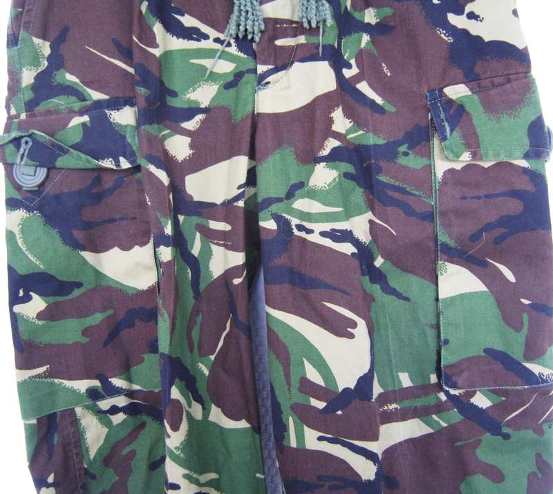 GENUINE WOODLANDS DPM COMBAT PANTS SIZE 31 IN GOOD CONDITION. SEE DIMENTIONS BELOW