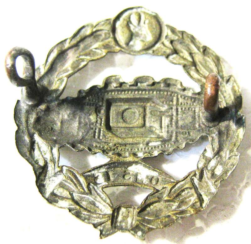 WW2 SOUTH AFRICAN TANK CORPS WHITE METAL BERET BADGE WORN 1941 - 43 WITH LUGS IN GOOD USED CONDITION