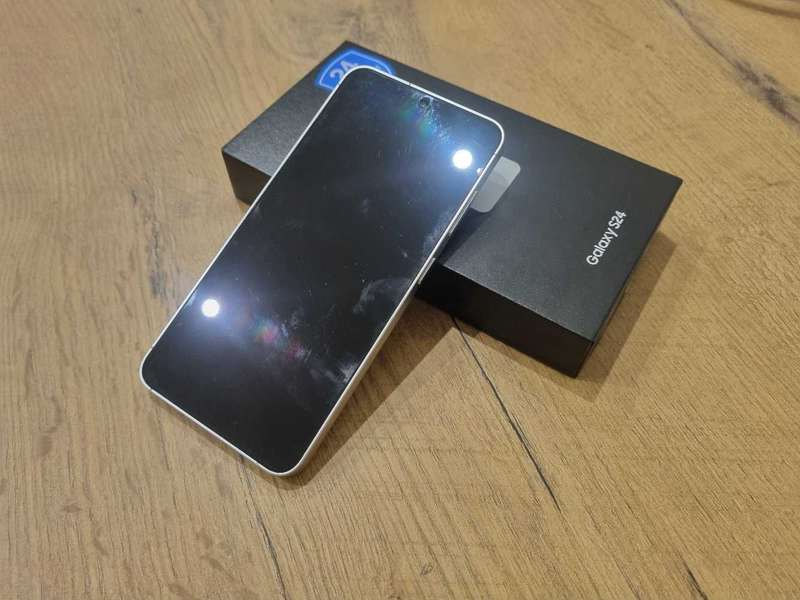Samsung S24 dual sim. 256gb. Excellent condition.