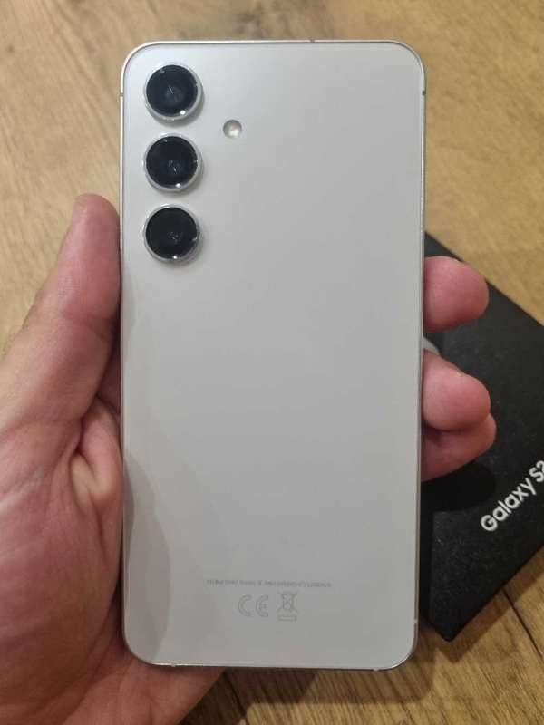 Samsung S24 dual sim. 256gb. Excellent condition.