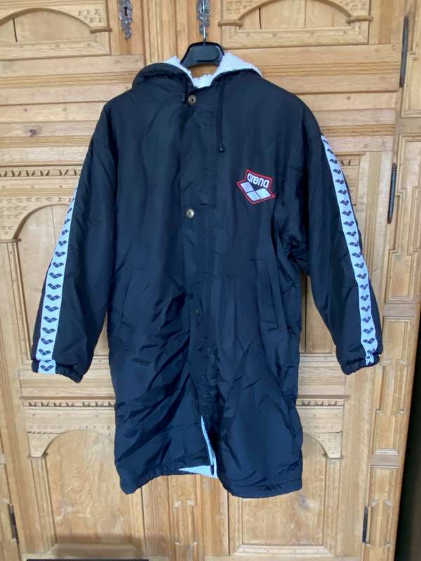 Arena Unisex Swim Swimming Hooded Parka Jacket Size S, black outside, white inside, new item