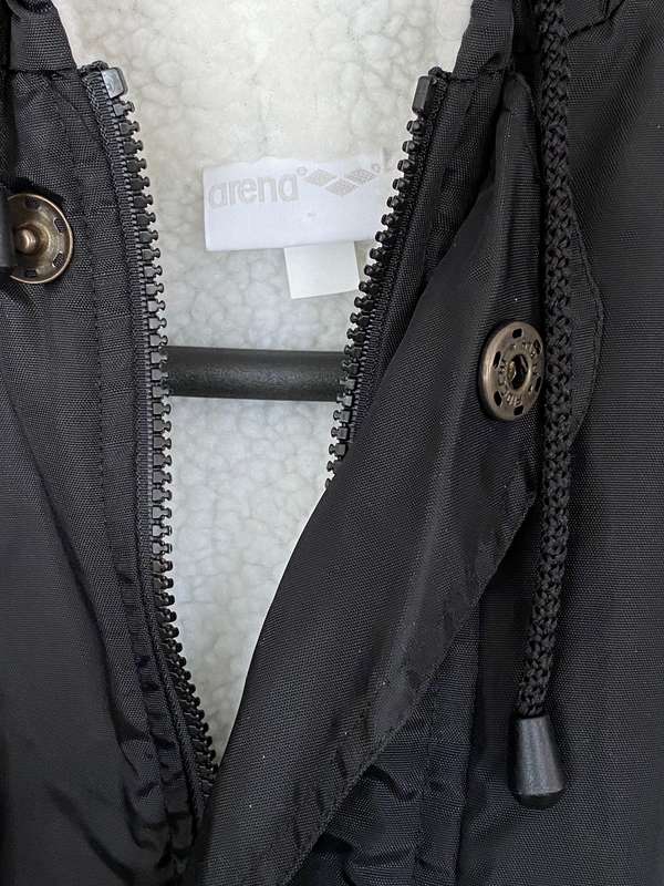 Arena Unisex Swim Swimming Hooded Parka Jacket Size S, black outside, white inside, new item