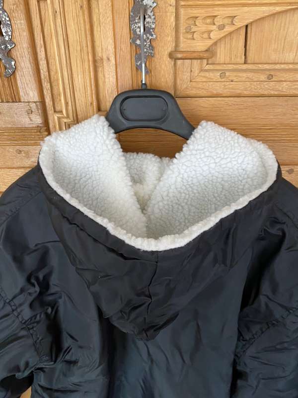 Arena Unisex Swim Swimming Hooded Parka Jacket Size S, black outside, white inside, new item