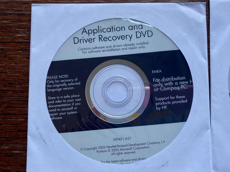 Microsoft Windows XP Home Edition Service Pack 2 +Works Sofware Lot , vintage + usb cardreader
