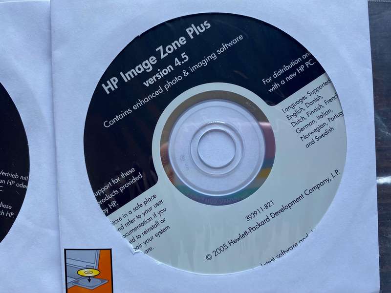 Microsoft Windows XP Home Edition Service Pack 2 +Works Sofware Lot , vintage + usb cardreader