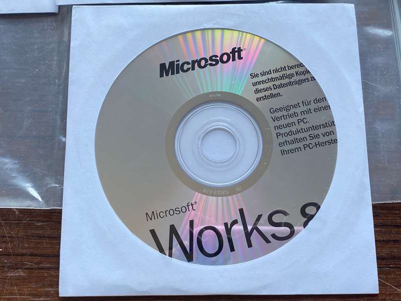 Microsoft Windows XP Home Edition Service Pack 2 +Works Sofware Lot , vintage + usb cardreader