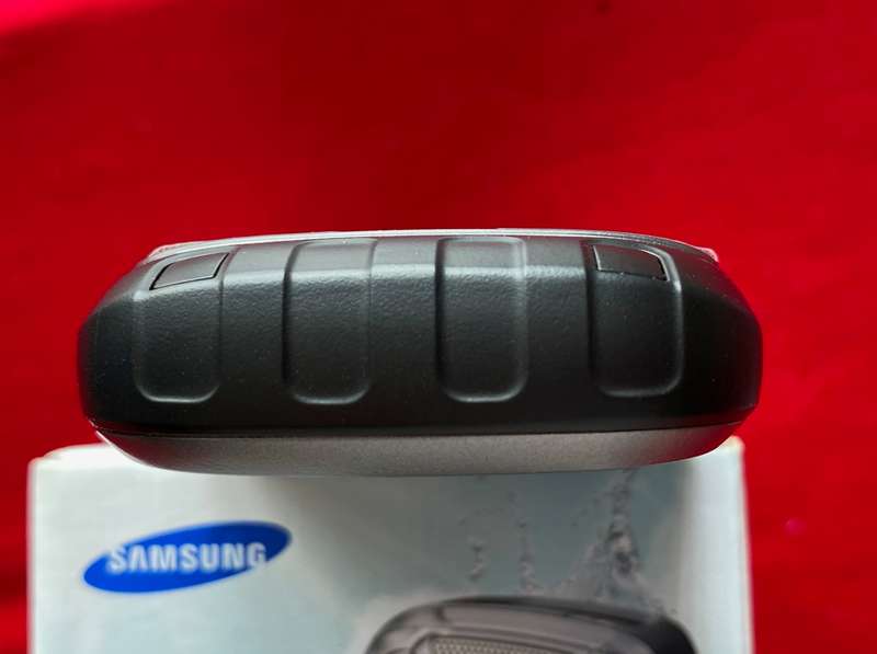 SAMSUNG MOBILE PHONE  X COVER 2 IN ORIGINAL BOX