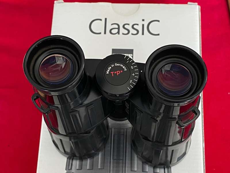 ZEISS CLASSIC 10X40 B GA T* P*Binoculars , made in Germany in Original Box, with Leather Case, top