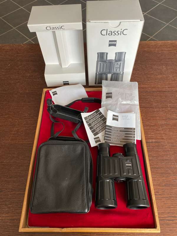 ZEISS CLASSIC 10X40 B GA T* P*Binoculars , made in Germany in Original Box, with Leather Case, top