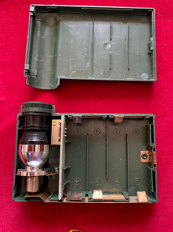 DOCTER GERMANY Aspherilux midi 125 torch, green, vintage, in working condition. batteries not incl.