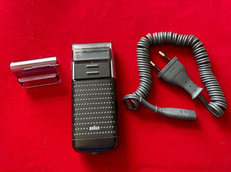 Braun 5424 Shaver 110-120 + 220-240V vintage, in wokring condition