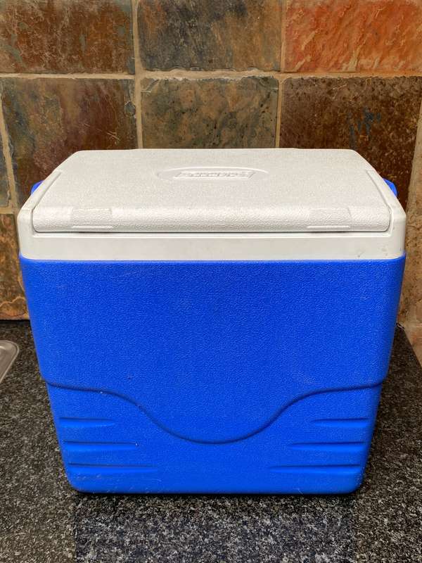 COLEMAN Combo blue (3 pieces) made in USA, vintage:Coolbox  6215/6216 16 Quart + 2  drink container