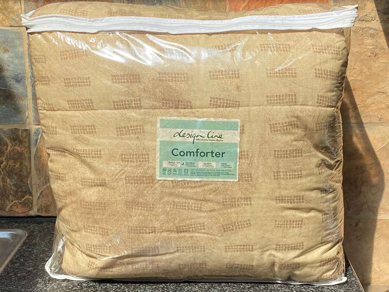 1 x Design Line Comforter  Double 200cm x220cm no pillow-case