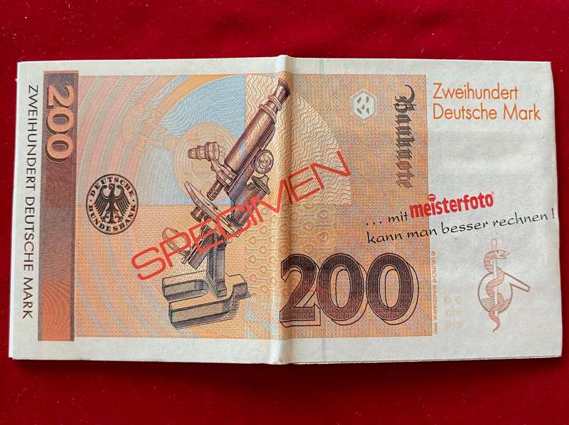 200 Deutsche Mark folding solar calculator vintage collectors item, unused , in working condition