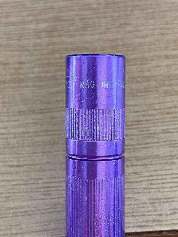 Amperlite  aluminum torch black incl. original spare bulb + Maglite Solitare purple