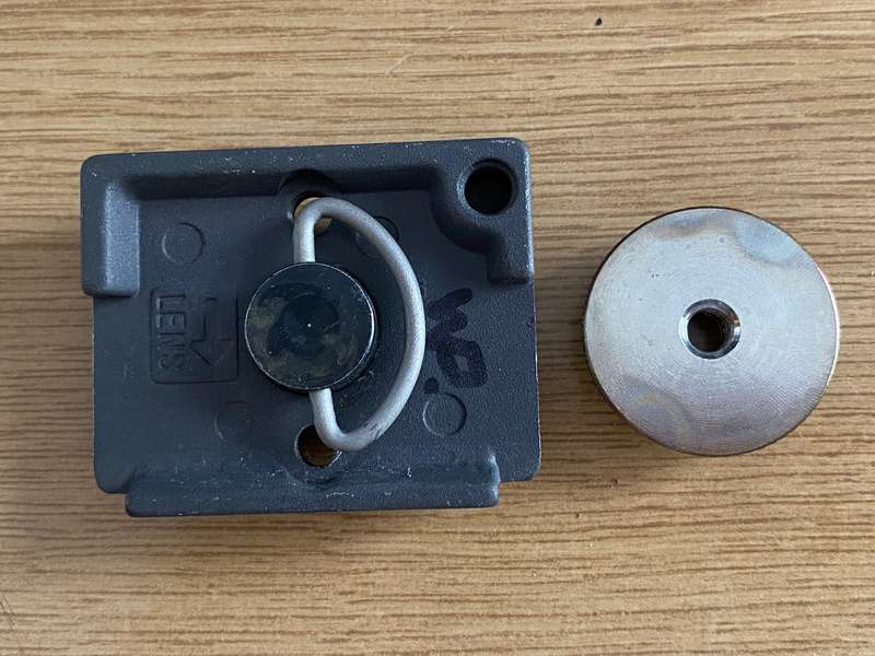 Manfrotto tripod plate black with Manfrotto 088 LBP Adapter small 1/4" to 3/8"