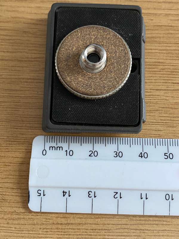 Manfrotto tripod plate black with Manfrotto 088 LBP Adapter small 1/4" to 3/8"