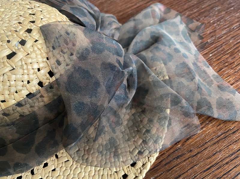 Woman Natural straw hat , made in italy, over 30-40 years old, vintage, collectors item, rare