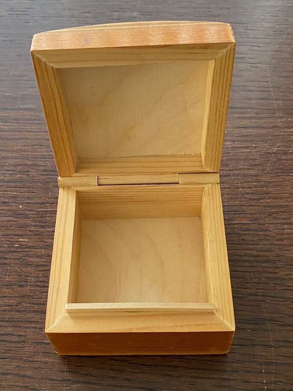 Handmade Vintage Wooden small Jewellery Gift box approx. 8cm x 8cm x 5cm, 99g, collectors item, rare