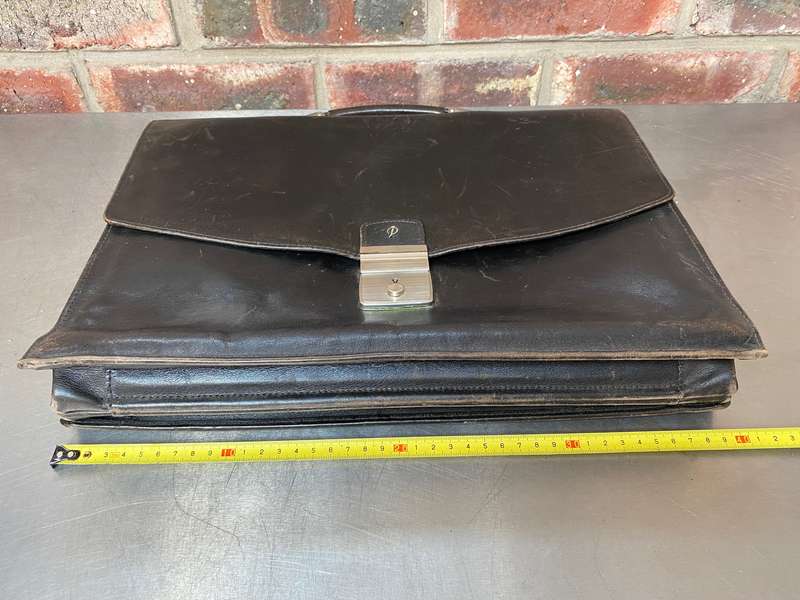 Design Prestige vintage genuine leather brief case from Germany ,50s, approx.size 30cmx40cm,incl.key