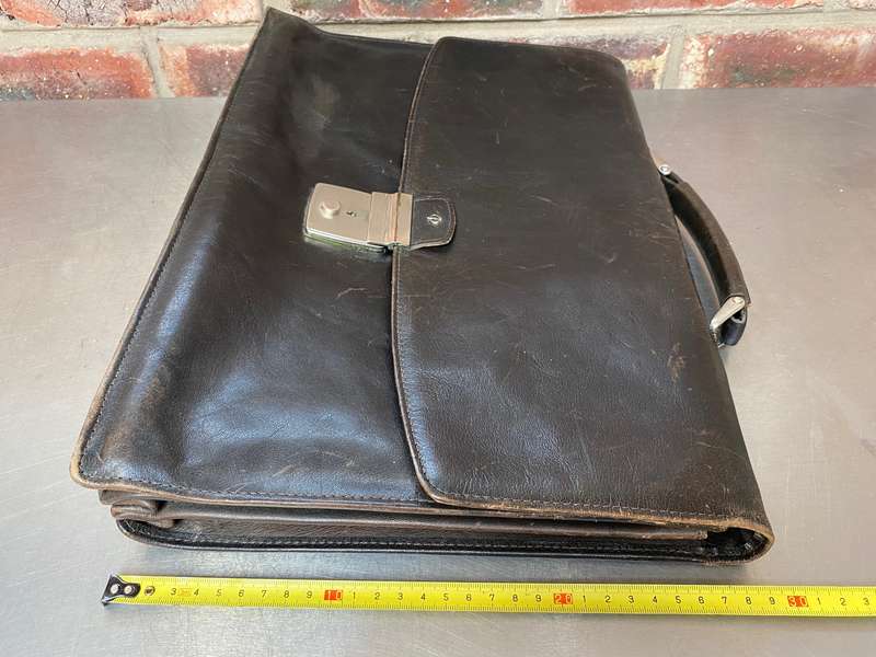 Design Prestige vintage genuine leather brief case from Germany ,50s, approx.size 30cmx40cm,incl.key