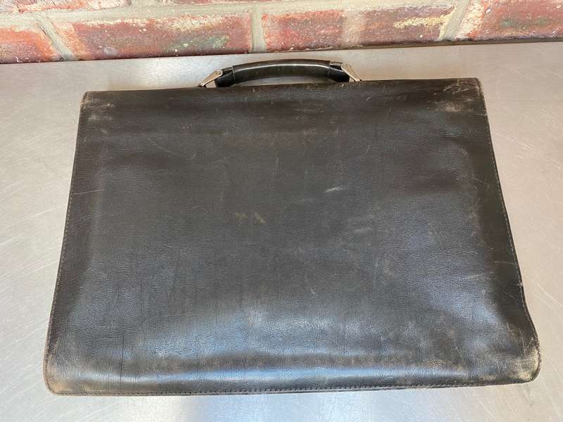 Design Prestige vintage genuine leather brief case from Germany ,50s, approx.size 30cmx40cm,incl.key