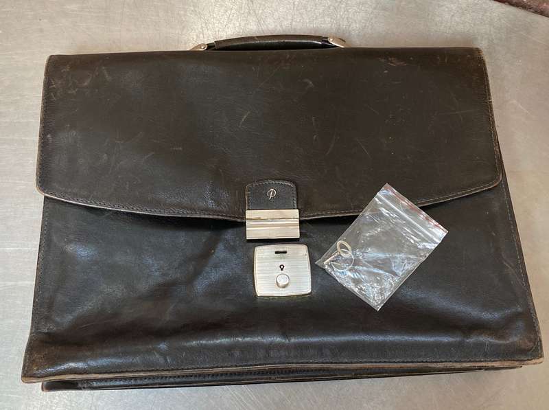 Design Prestige vintage genuine leather brief case from Germany ,50s, approx.size 30cmx40cm,incl.key