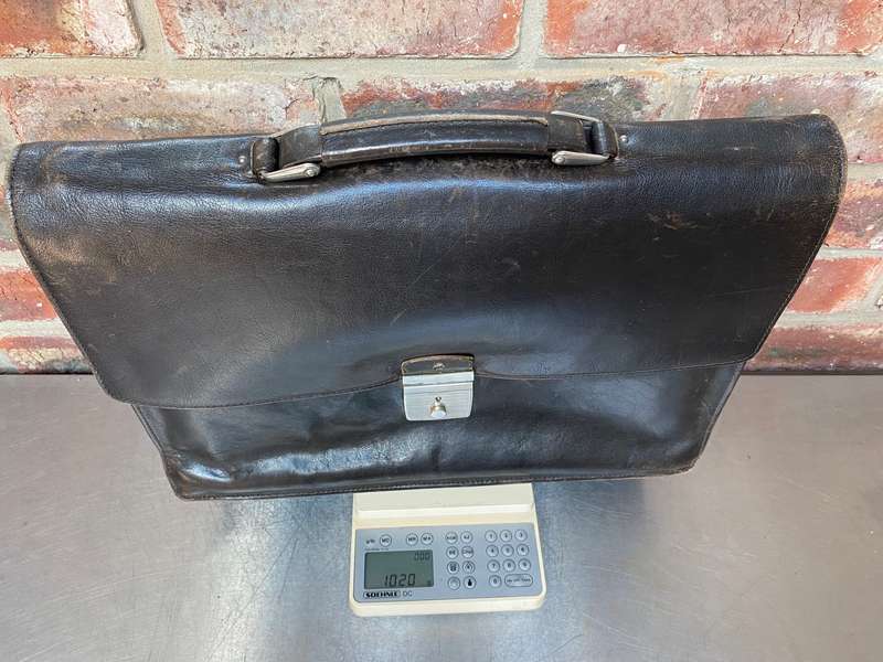 Design Prestige vintage genuine leather brief case from Germany ,50s, approx.size 30cmx40cm,incl.key