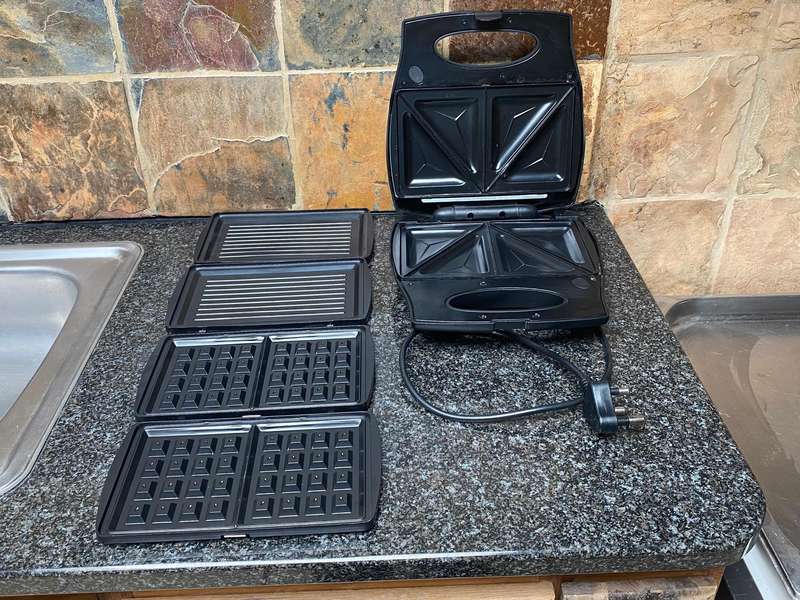 Salton SSM01 , 3-in-1 Sandwich Maker in very good condition