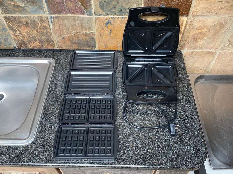 Salton SSM01 , 3-in-1 Sandwich Maker in very good condition