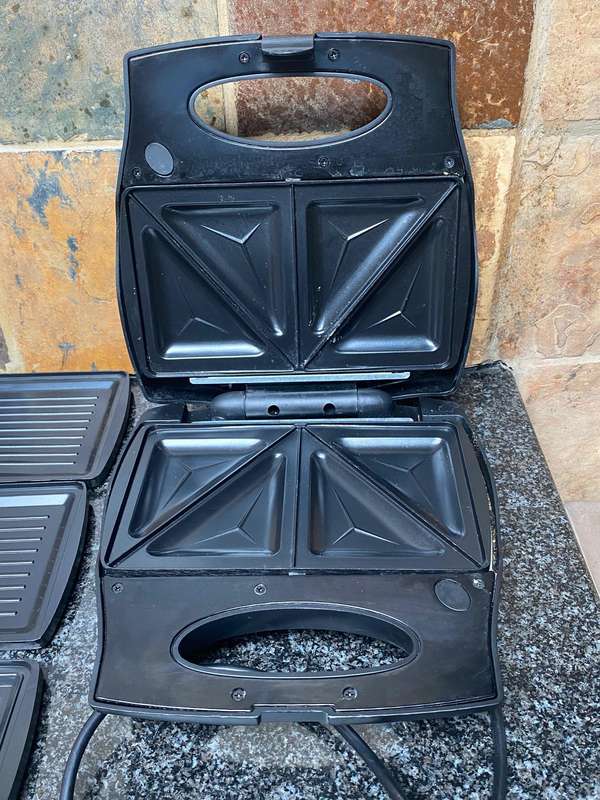 Salton SSM01 , 3-in-1 Sandwich Maker in very good condition
