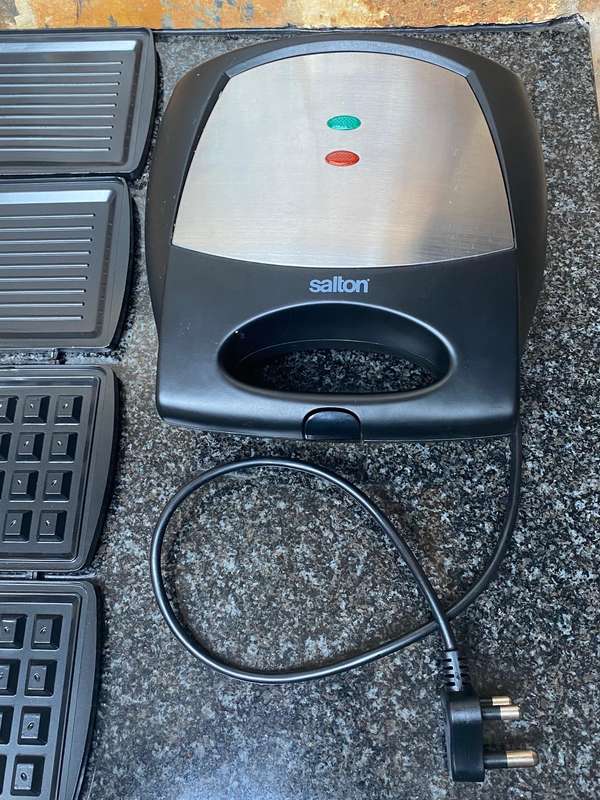 Salton SSM01 , 3-in-1 Sandwich Maker in very good condition