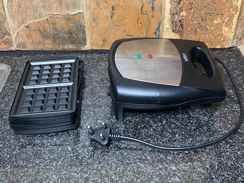 Salton SSM01 , 3-in-1 Sandwich Maker in very good condition